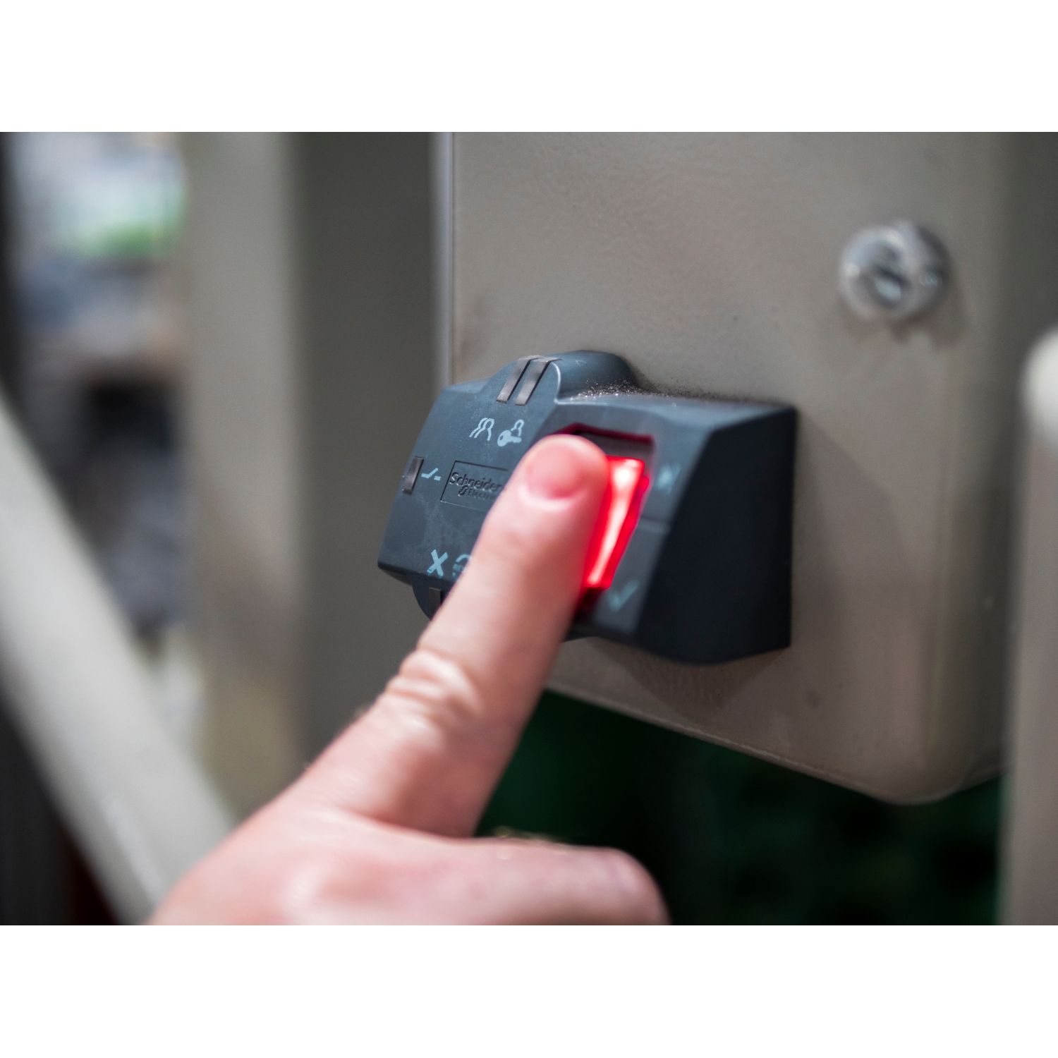 Picture of Biometric Switch, Harmony XB5S, monostable, plastic, 22mm, connection by 2m cable, 24V AC DC