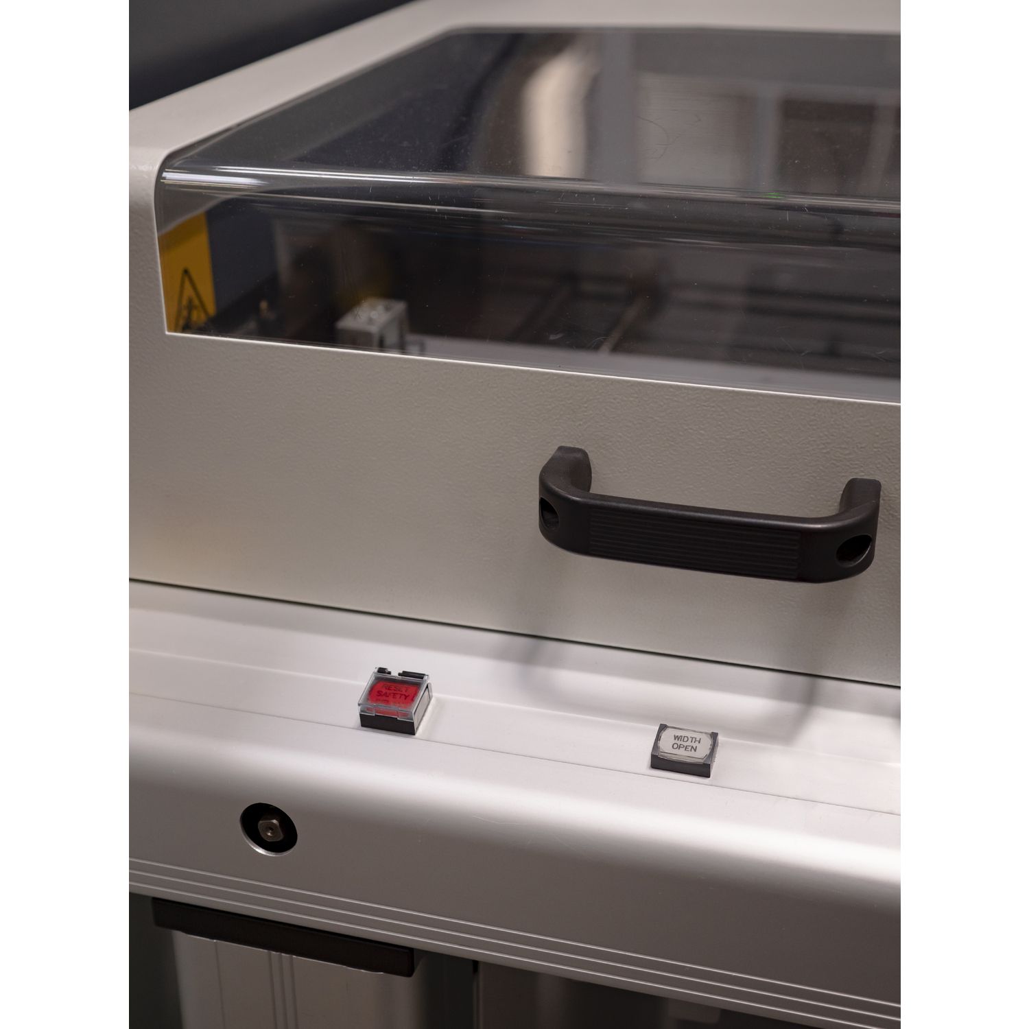 Picture of Complete body for push buttons or selector switches, Harmony XB6, single contact, with body fixing collar, faston connector, 1NO + 1NC