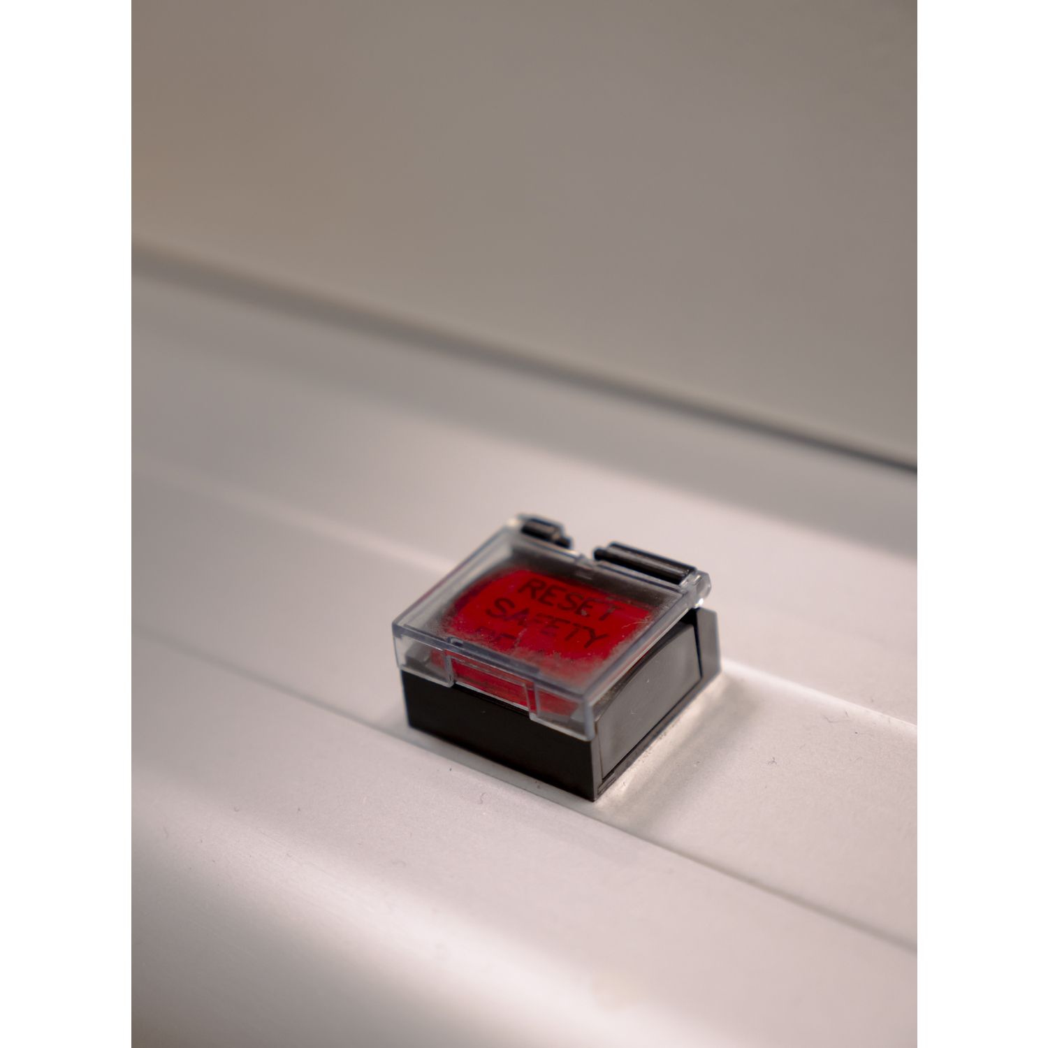 Picture of Complete body for push buttons or selector switches, Harmony XB6, single contact, with body fixing collar, faston connector, 1NO + 1NC