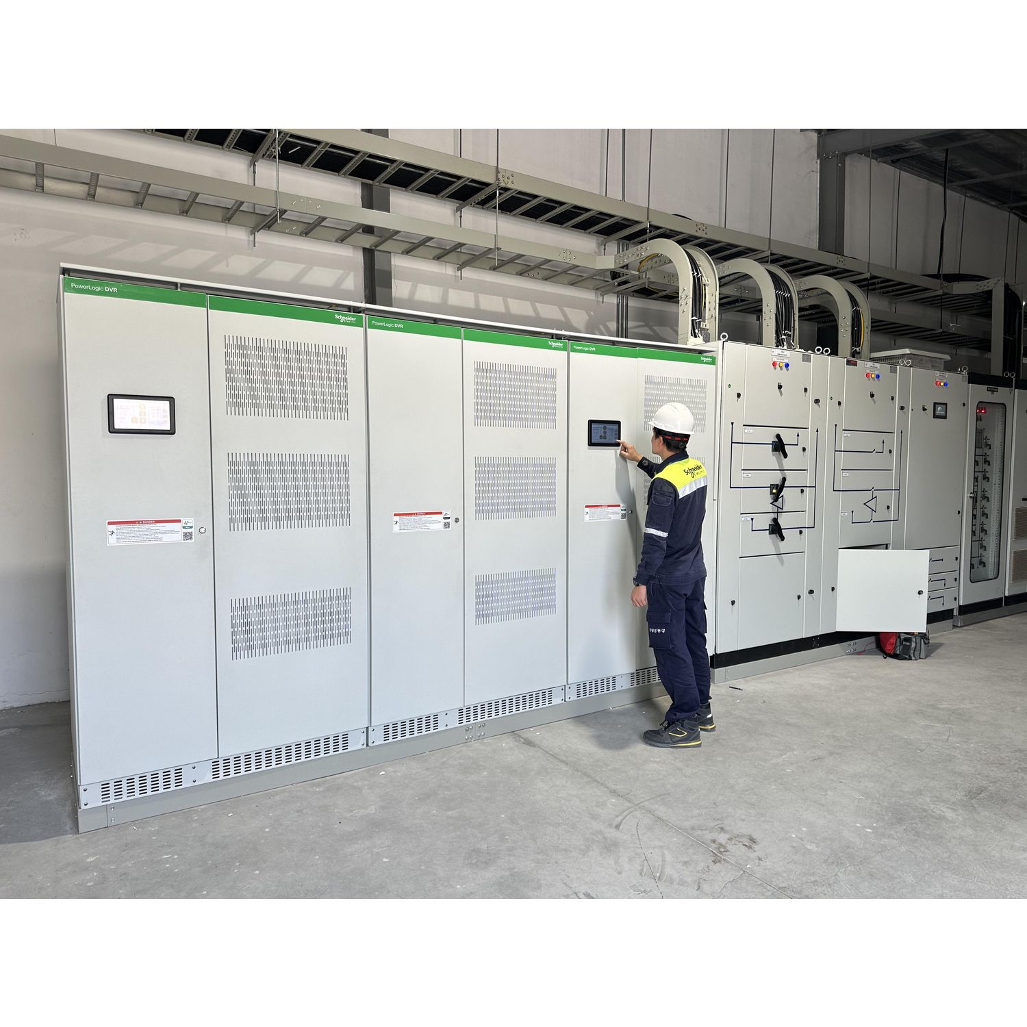 Picture of Voltage regulator DVR, 660 kVA, 208 V, up to 50 % sags reduction, working as primary