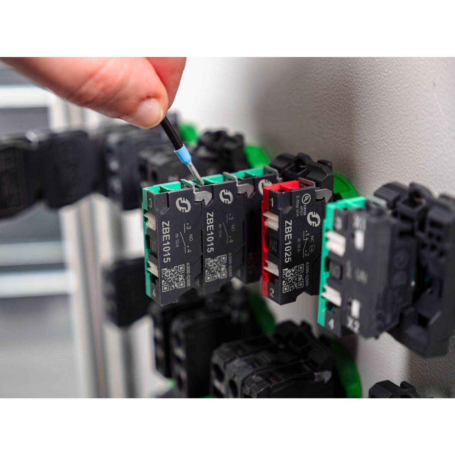 Picture of Panel mounted timer monofunction, Harmony XB5, plastic, 22mm, time delay 3...60min, 24V DC