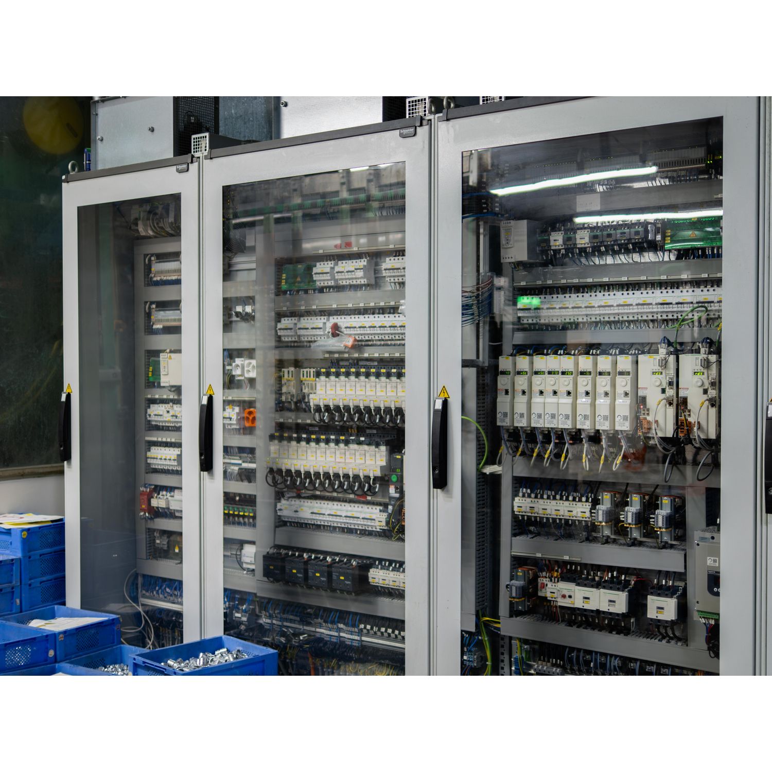 Picture of pre Assembled, Harmony Solid State Relays, 25A, DIN rail mount, random switching, input 4...32V DC, output 48...600V AC