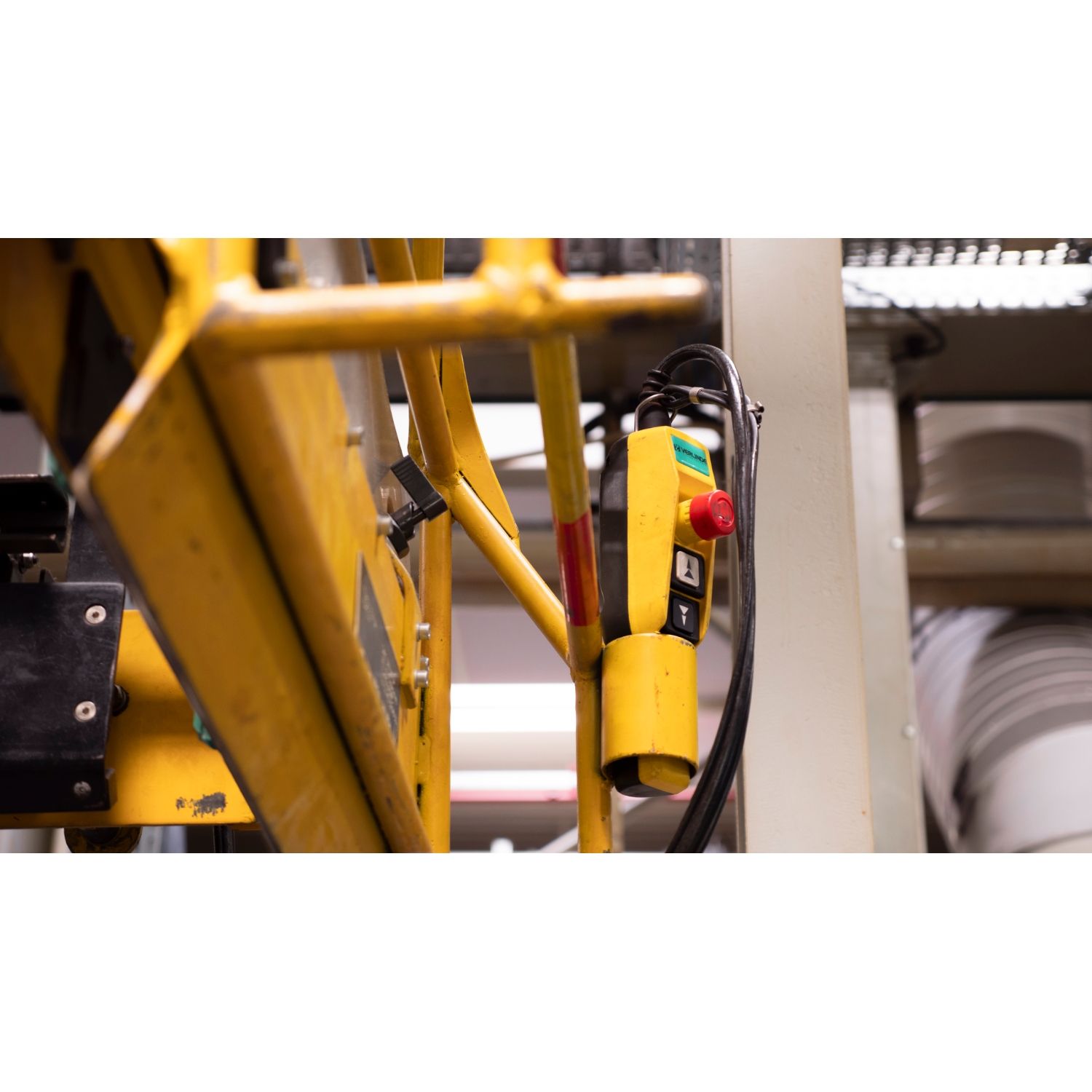 Picture of Pendant control station, Harmony XAC, plastic, yellow, 2 push buttons with 2NO+1NC, 1 emergency stop NC