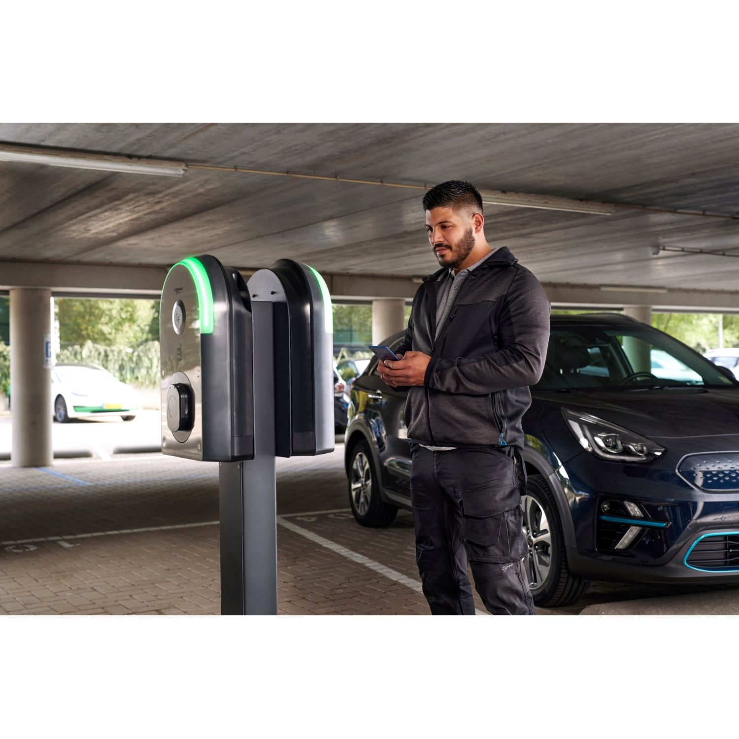 Picture of Charging station, EVlink Pro AC, AC Metal, 22kW, 32A, 3P+N, T2 attached cable, RDC-DD 6mA, MID meter