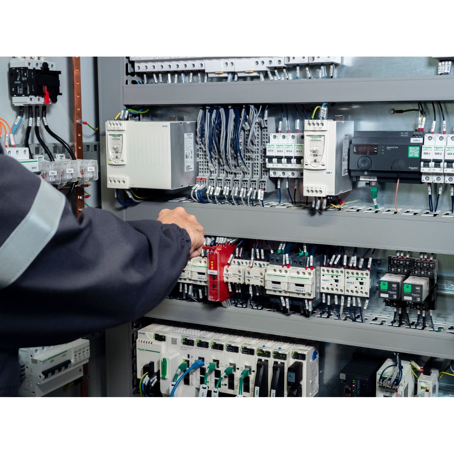 Picture of plug-in relay, Harmony electromechanical relays, 15A, 2CO, lockable test button, 24V DC